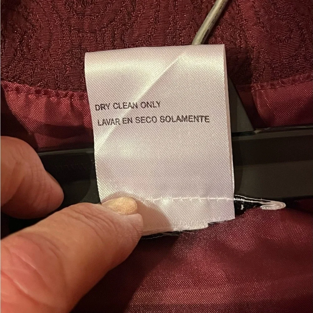 EUC Elegant burgundy woman's suit Women’s size 10